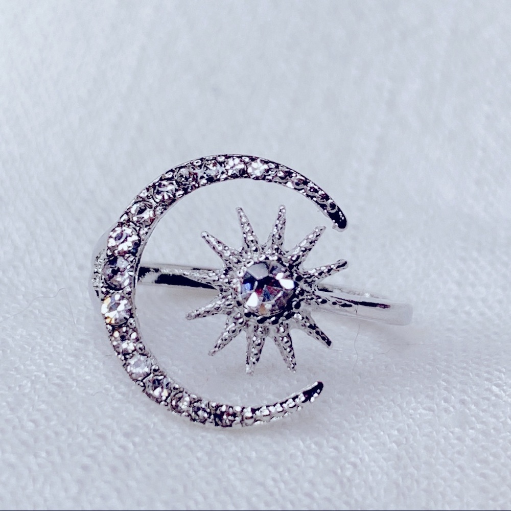❣️$25/3❣️ Rhinestones Moon N Star Ring - Picture 5 of 10